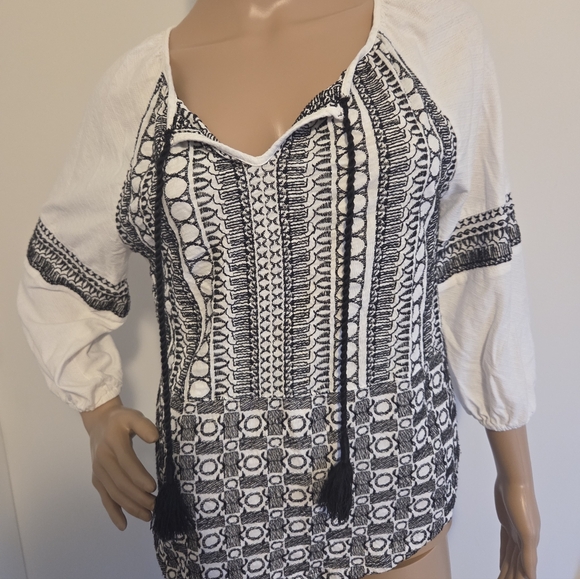 Anthropologie Akemi + Kin Black & White Embroidered Peasant Blouse - Picture 3 of 11